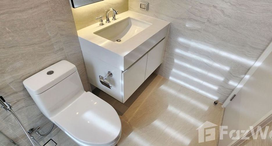 For rent 2 bedrooms condo in Pathum Wan, Bangkok