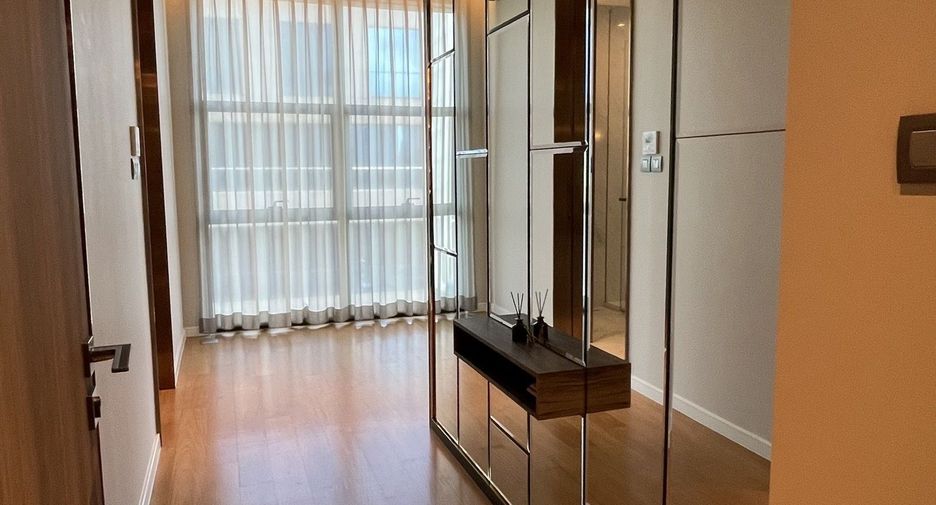 For rent 2 bedrooms condo in Pathum Wan, Bangkok