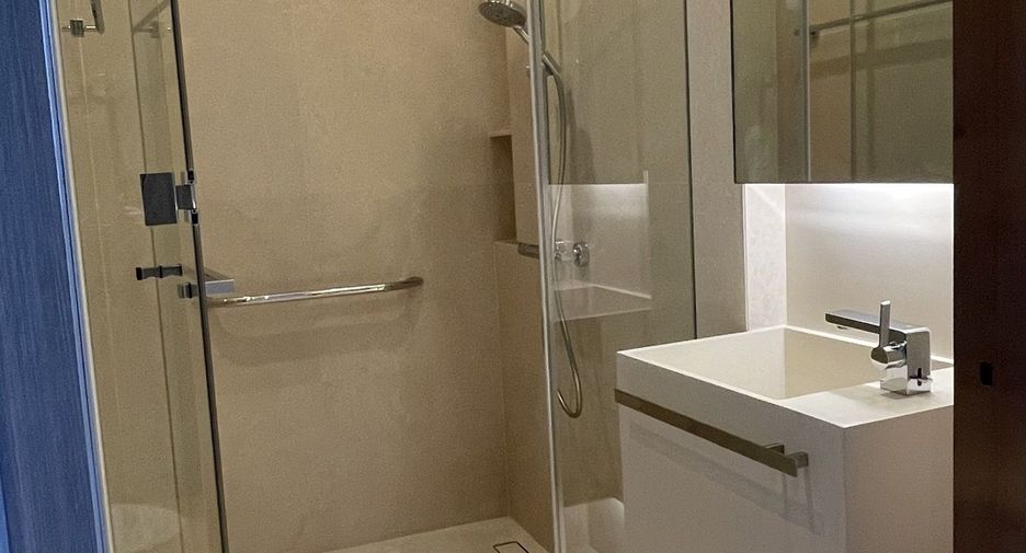 For rent 2 bedrooms condo in Pathum Wan, Bangkok