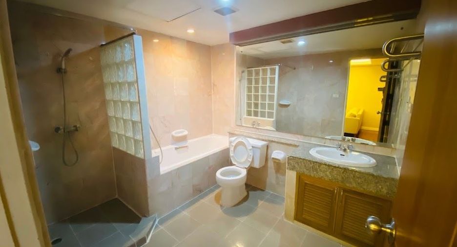 For rent 1 bed condo in Yan Nawa, Bangkok