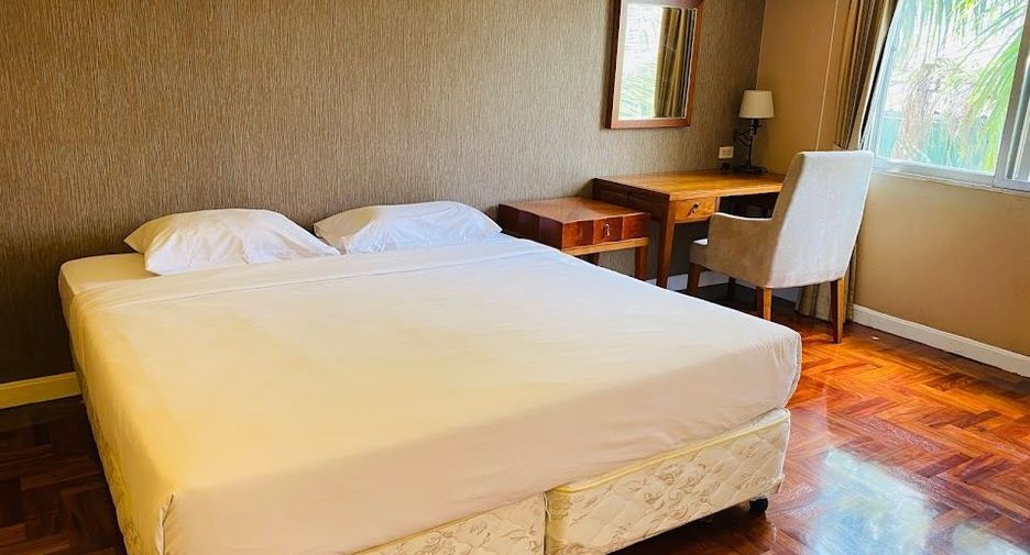 For rent 1 bed condo in Yan Nawa, Bangkok