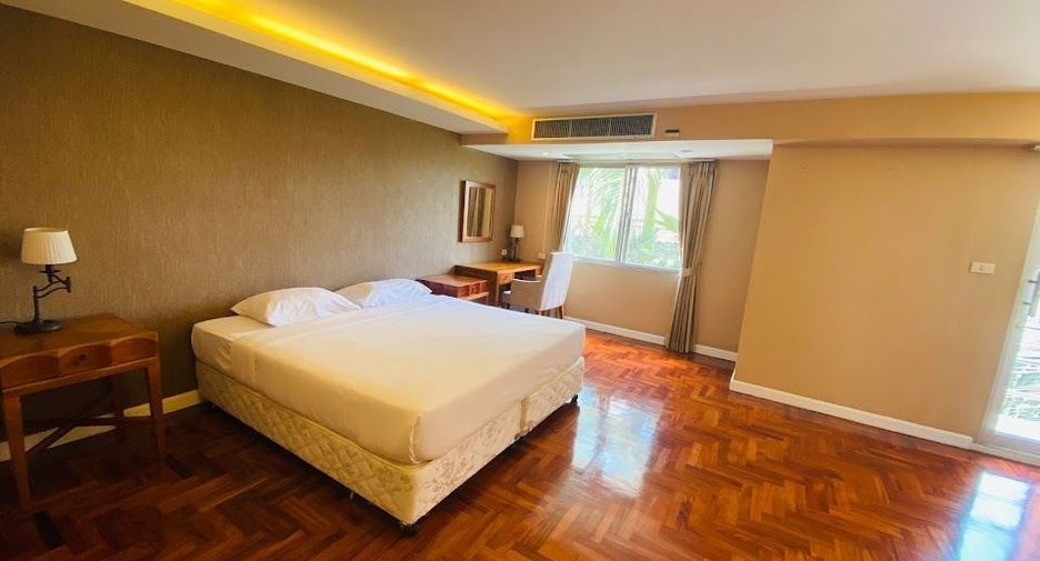 For rent 1 bed condo in Yan Nawa, Bangkok