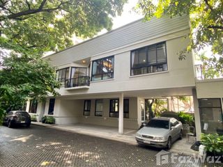 À louer 2 chambres maison à Khlong Toei, Bangkok