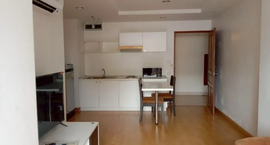 For rent 1 bed condo in Yan Nawa, Bangkok