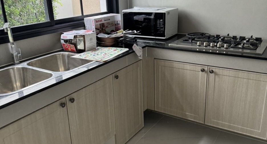 Haus zur Miete mit 4 Zimmer in Bang Khen, Bangkok