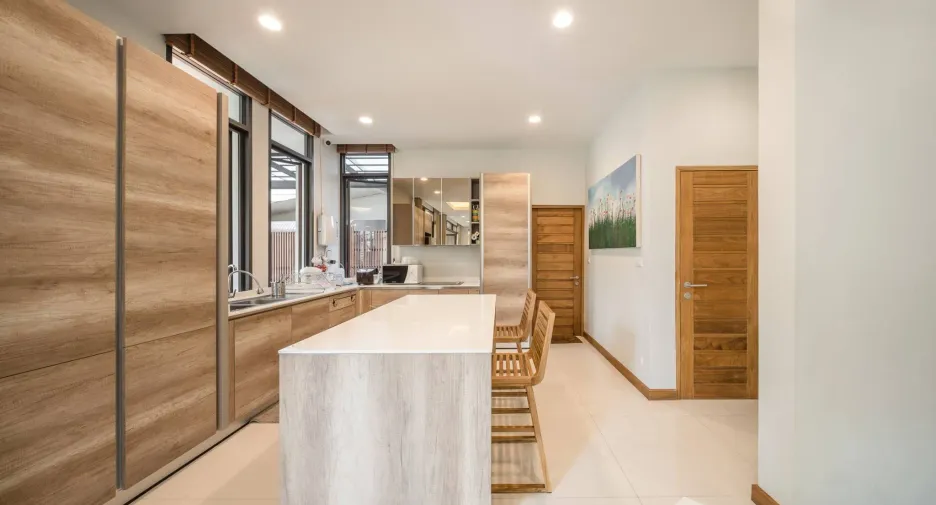 Аренда 6 спальни дом в Чатучак, Бангкок