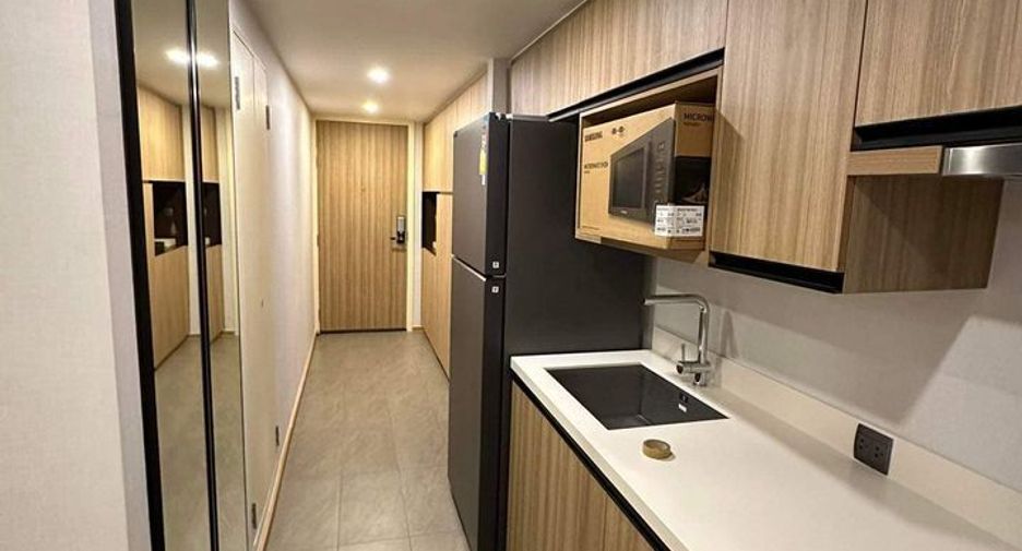 For rent 2 bedrooms condo in Pathum Wan, Bangkok