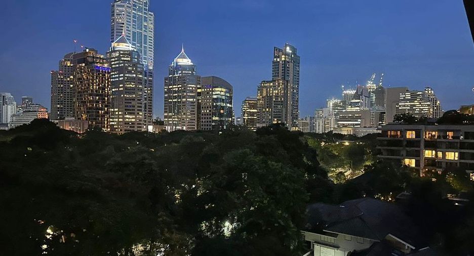 For rent 2 bedrooms condo in Pathum Wan, Bangkok