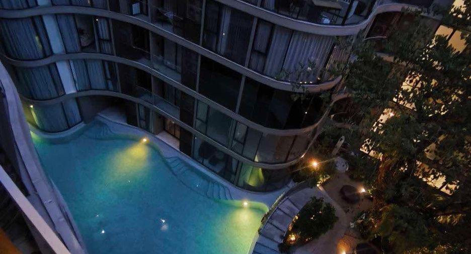 For rent 2 bedrooms condo in Khlong Toei, Bangkok
