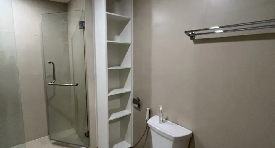 For rent 3 bedrooms condo in Pathum Wan, Bangkok