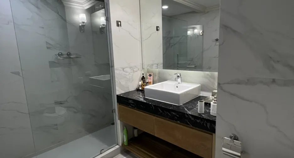 For rent 3 bedrooms condo in Pathum Wan, Bangkok