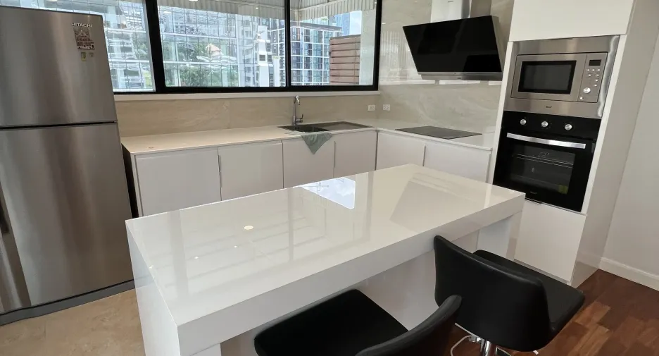 For rent 3 bedrooms condo in Pathum Wan, Bangkok