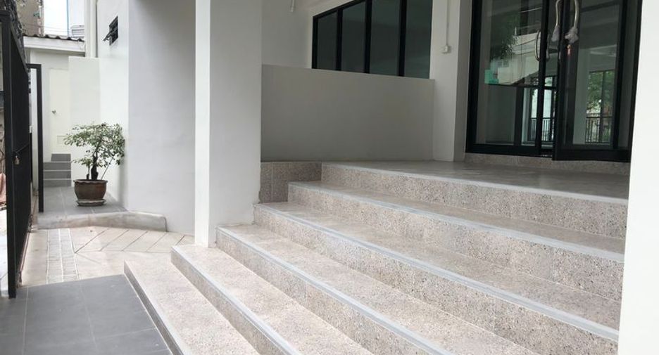 For rent office in Bang Rak, Bangkok