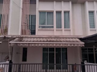 For rent 3 bedrooms townhouse in Khlong Sam Wa, Bangkok