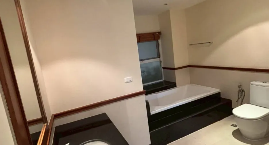 For rent 3 bedrooms apartment in Sathon, Bangkok