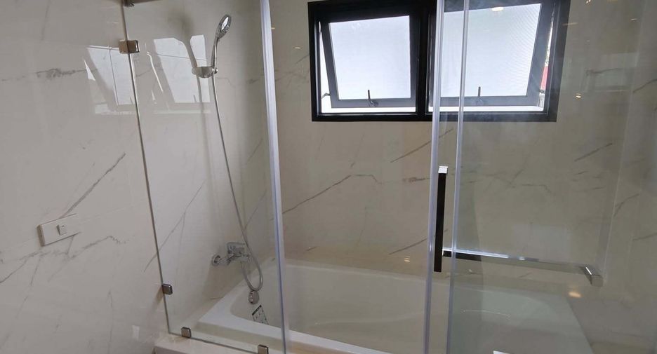 For rent 4 bedrooms house in Don Mueang, Bangkok