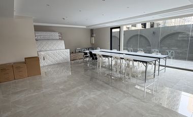 For rent retail Space in Watthana, Bangkok