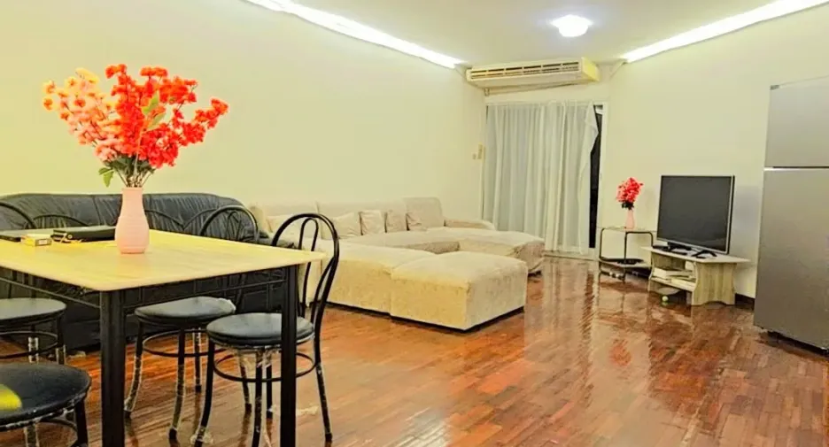 For rent 3 bedrooms apartment in Yan Nawa, Bangkok