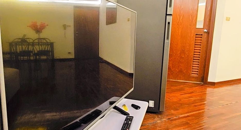 For rent 3 bedrooms apartment in Yan Nawa, Bangkok