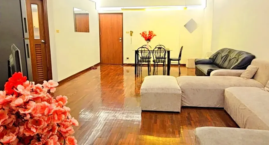 For rent 3 bedrooms apartment in Yan Nawa, Bangkok