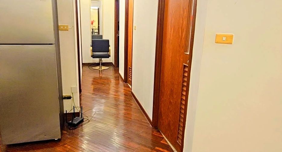 Apartment zur Miete mit 3 Zimmer in Yan Nawa, Bangkok