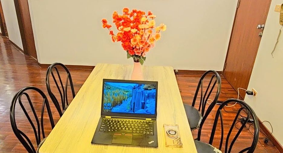 For rent 3 bedrooms apartment in Yan Nawa, Bangkok