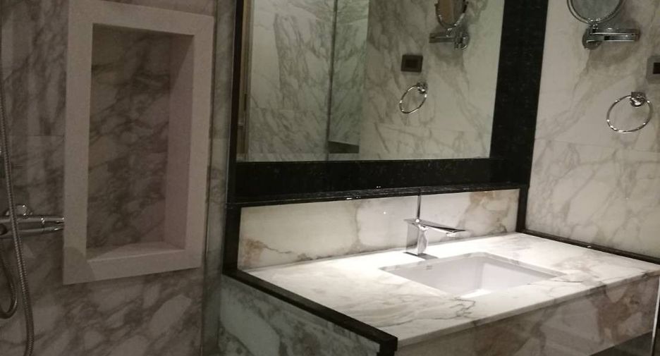 For rent 2 bedrooms condo in Khlong Toei, Bangkok
