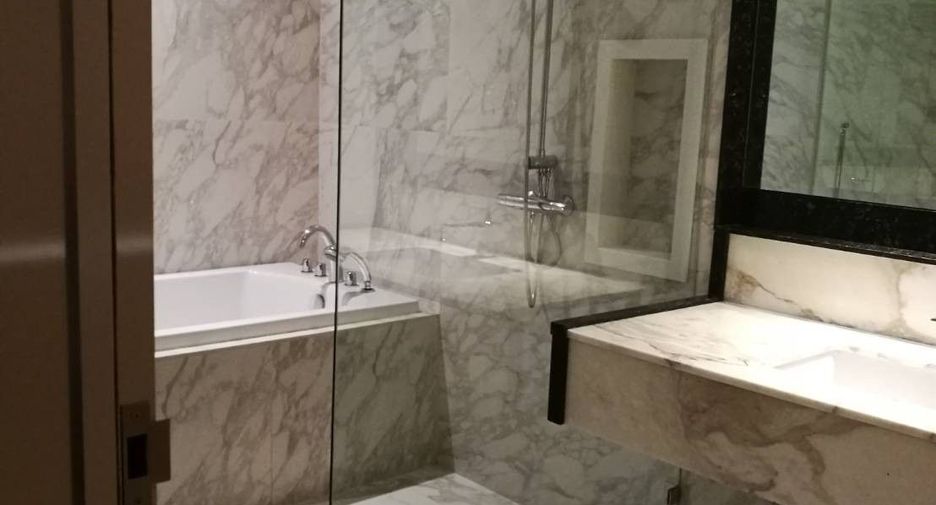 For rent 2 bedrooms condo in Khlong Toei, Bangkok