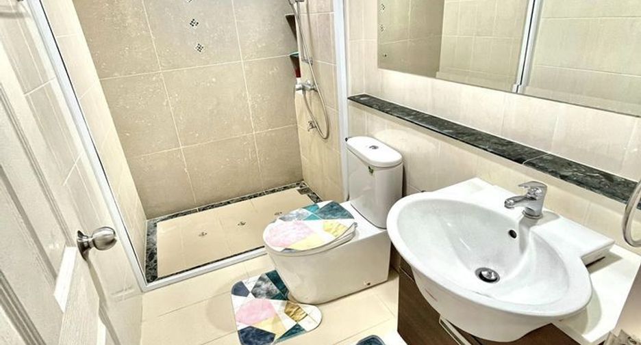 For rent 4 bedrooms townhouse in Wang Thonglang, Bangkok