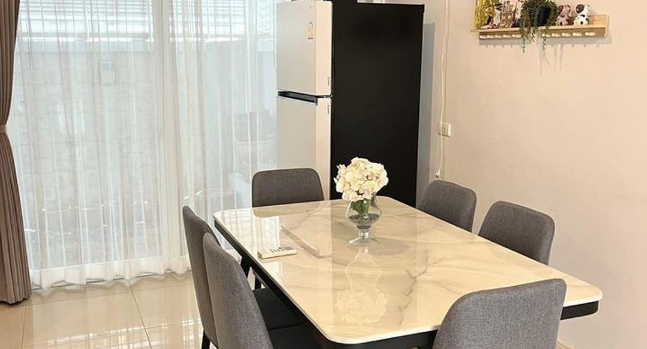 For rent 4 bedrooms townhouse in Wang Thonglang, Bangkok