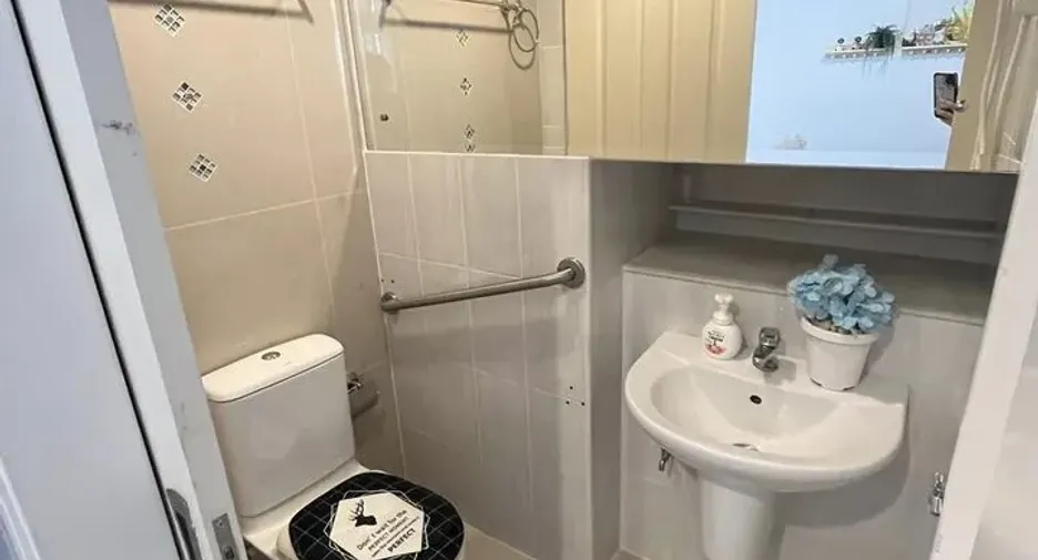 For rent 4 bedrooms townhouse in Wang Thonglang, Bangkok