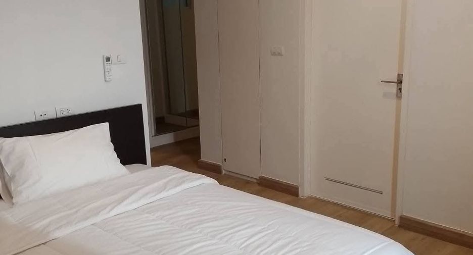 For rent 3 bedrooms condo in Khlong Toei, Bangkok
