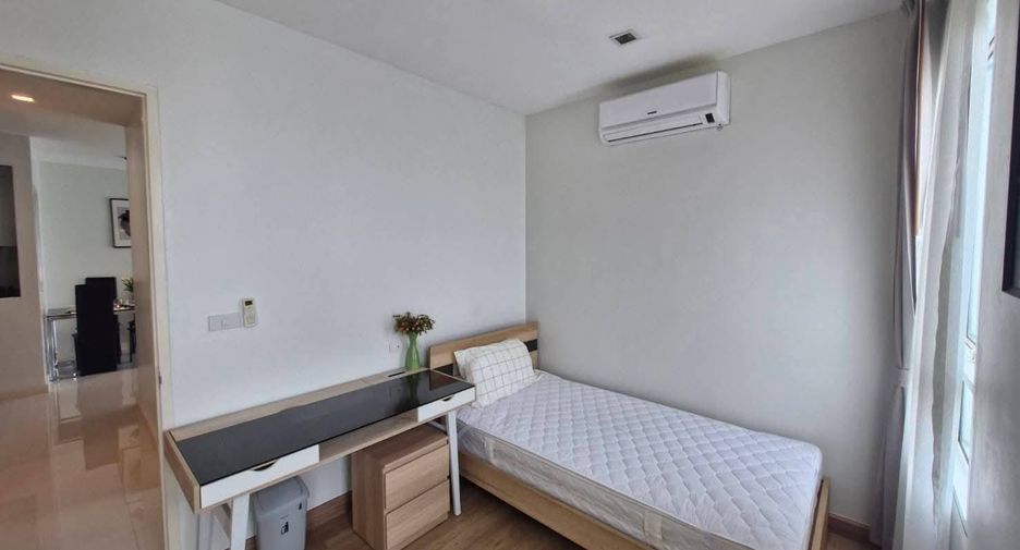For rent 3 bedrooms condo in Khlong Toei, Bangkok