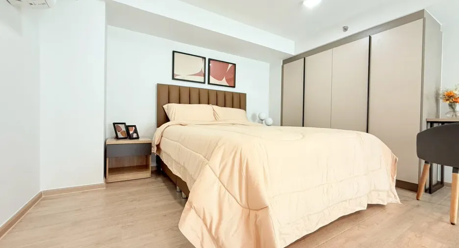 Wohnung zur Miete mit 1 Zimmer in Huai Khwang, Bangkok
