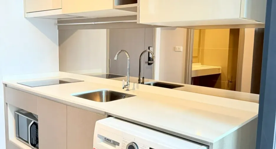 Wohnung zur Miete mit 1 Zimmer in Huai Khwang, Bangkok