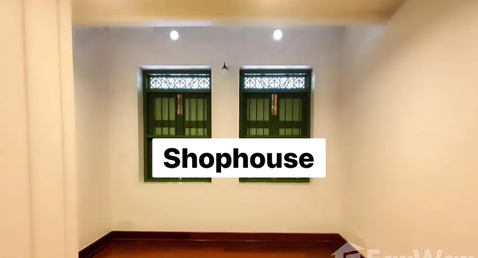 For rent 3 bedrooms retail Space in Phra Nakhon, Bangkok