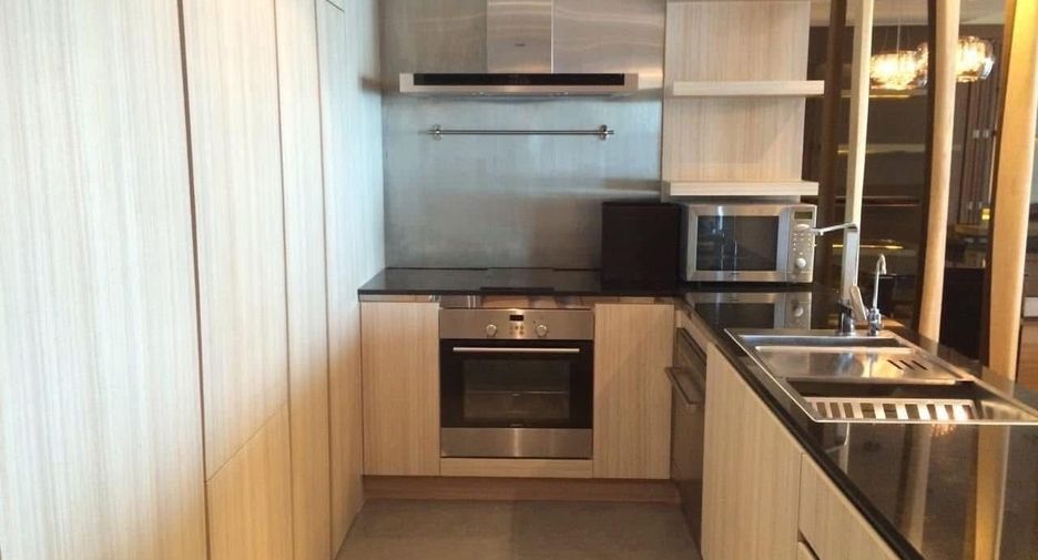 For rent 2 bedrooms condo in Yan Nawa, Bangkok