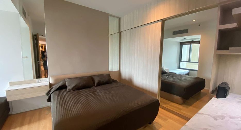 For rent 2 bedrooms condo in Yan Nawa, Bangkok