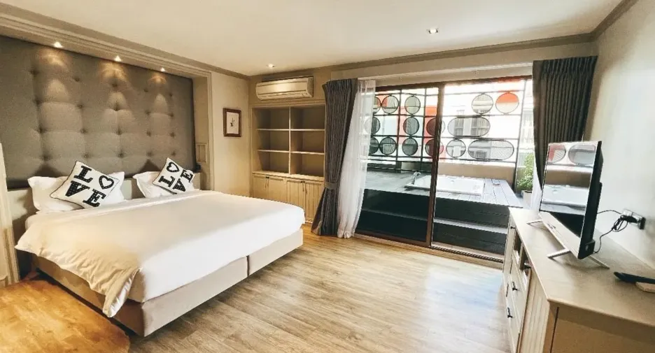 For rent 2 bedrooms apartment in Watthana, Bangkok