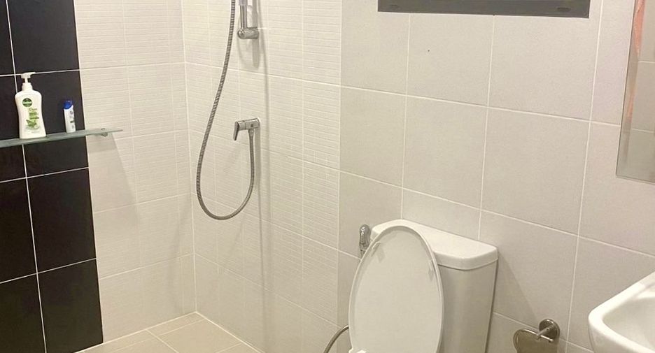 Haus zur Miete mit 4 Zimmer in Bang Phli, Samut Prakan