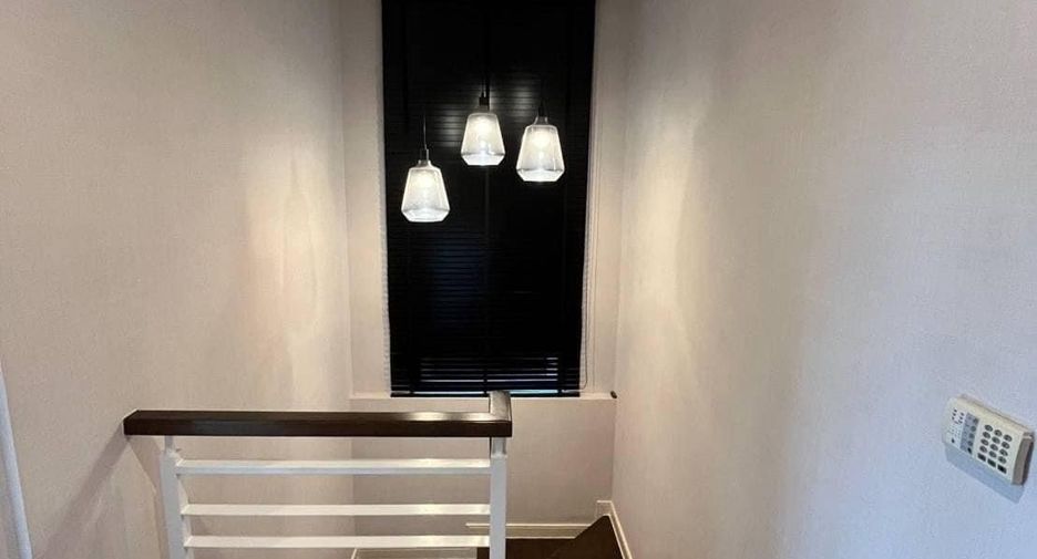 Casa en alquiler de 3 habitaciones en Bang Kapi, Bangkok