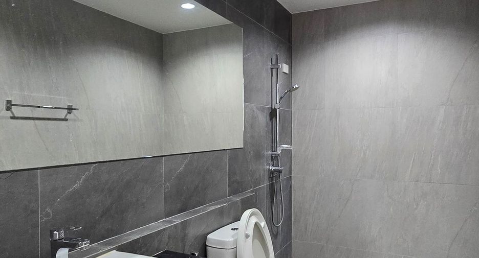 For rent 4 bedrooms townhouse in Don Mueang, Bangkok