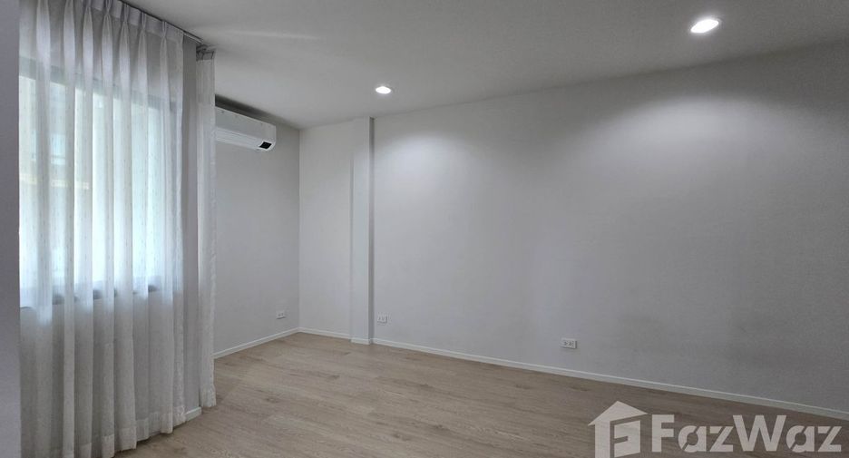 For rent 4 bedrooms townhouse in Don Mueang, Bangkok