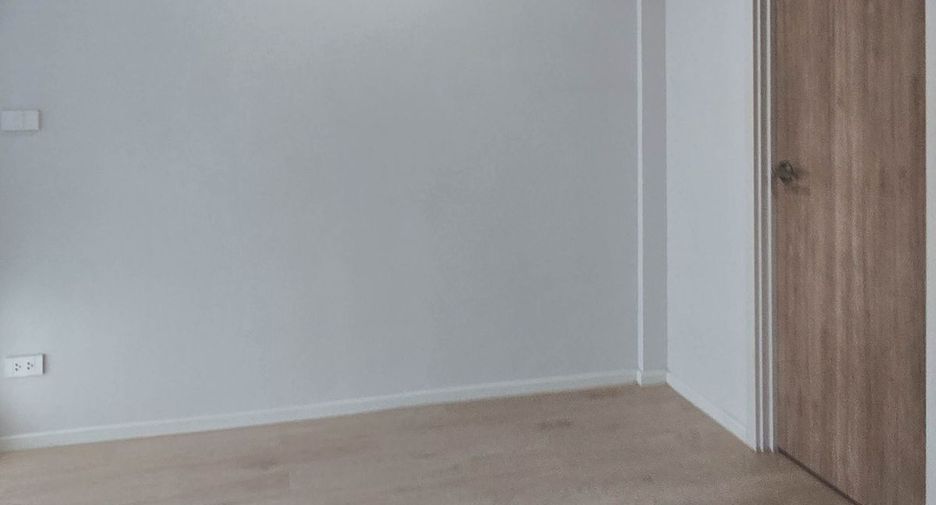 For rent 4 bedrooms townhouse in Don Mueang, Bangkok