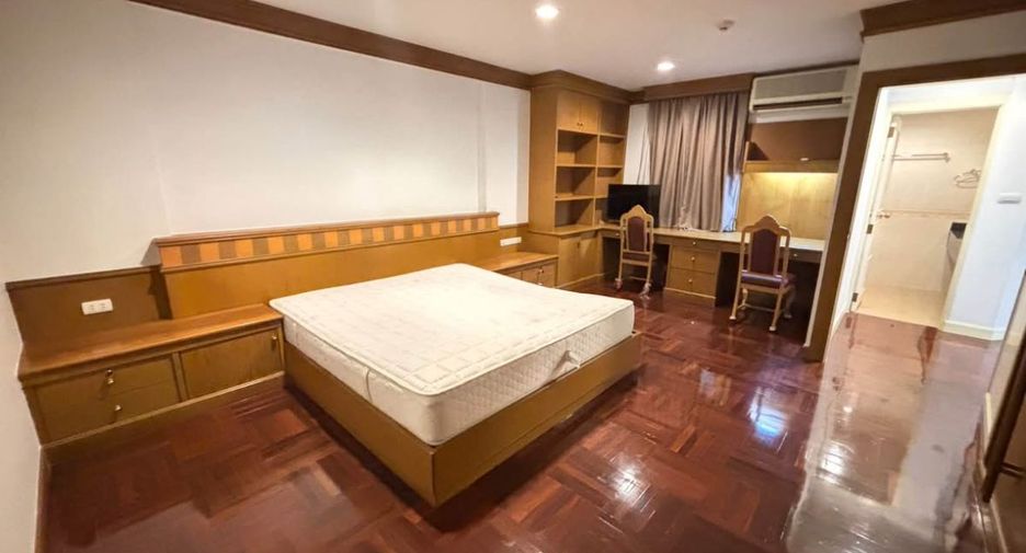 For rent 3 bedrooms condo in Khlong Toei, Bangkok