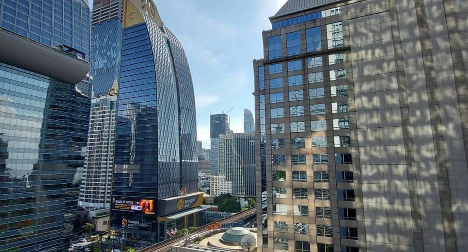 For rent 2 bedrooms condo in Pathum Wan, Bangkok