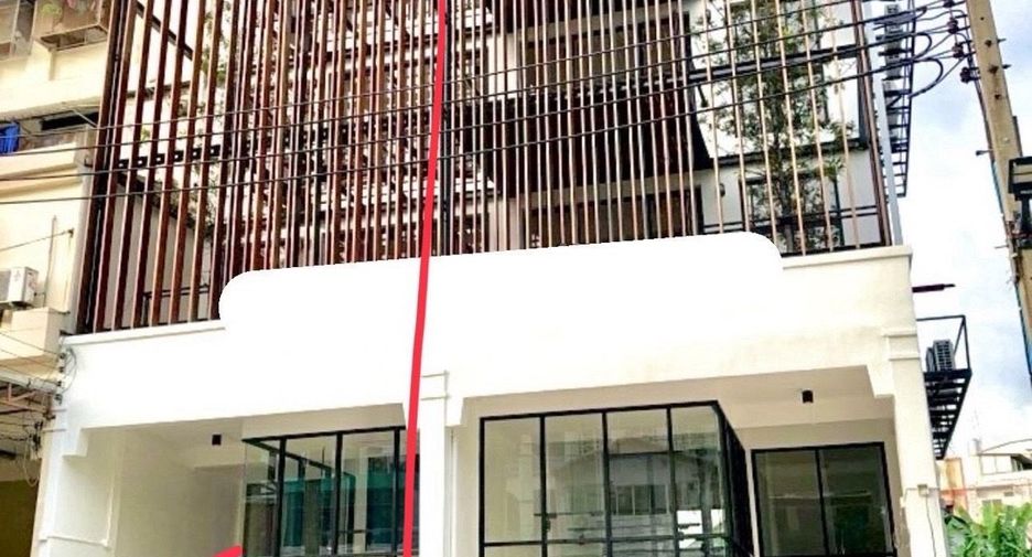 出租 4 卧室 联排别墅 在 Phra Khanong, 曼谷