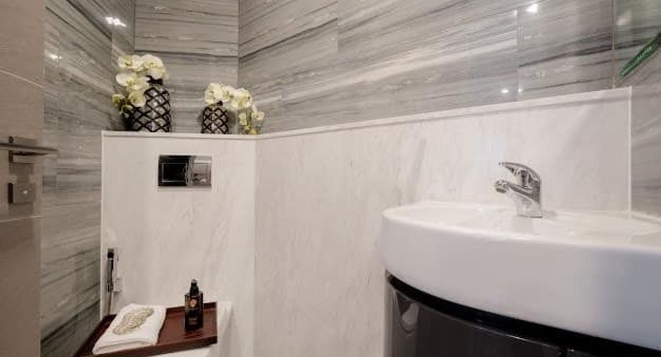 For rent 3 bedrooms condo in Watthana, Bangkok