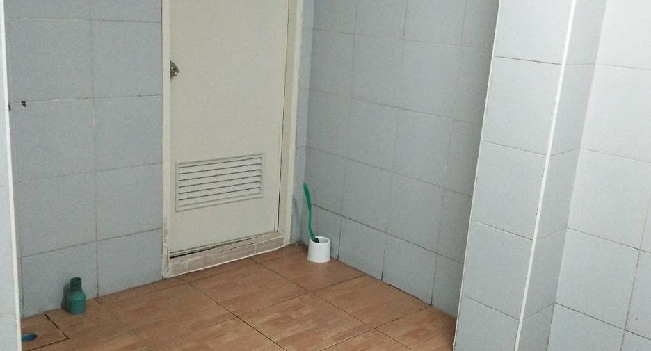 For rent 1 bed retail Space in Watthana, Bangkok