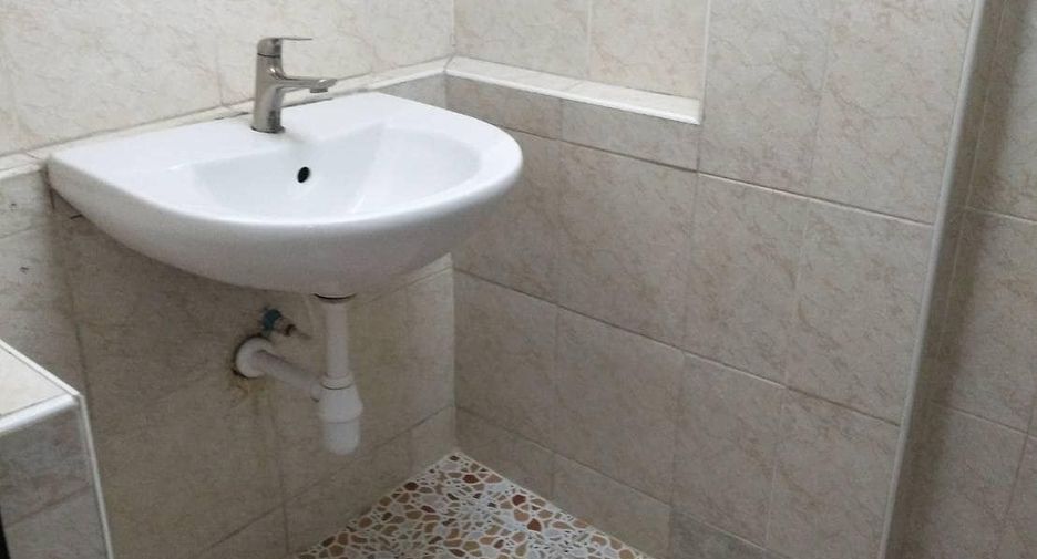 For rent 1 bed retail Space in Watthana, Bangkok